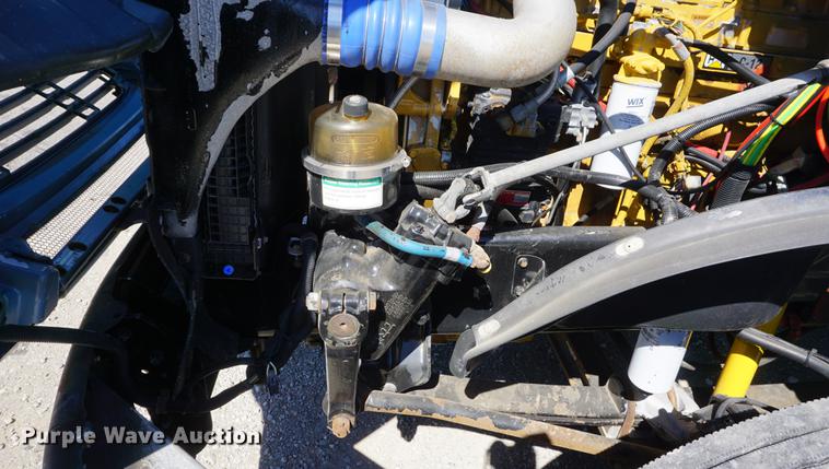 image for item DD6599 2003 Freightliner Columbia semi truck