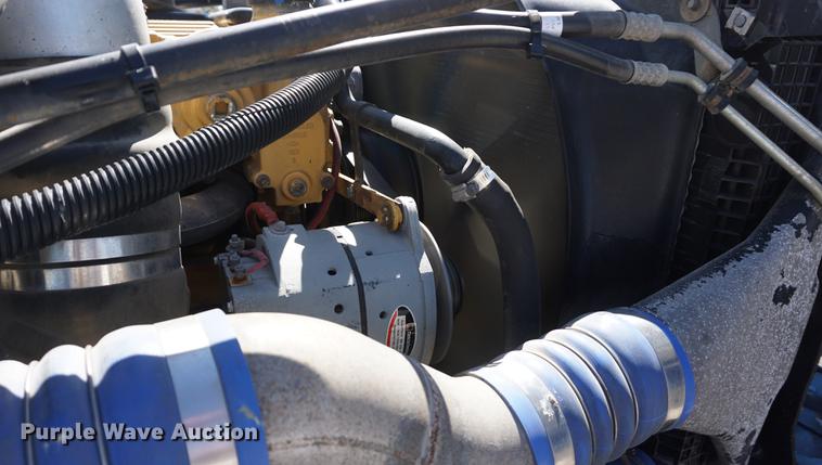 image for item DD6599 2003 Freightliner Columbia semi truck