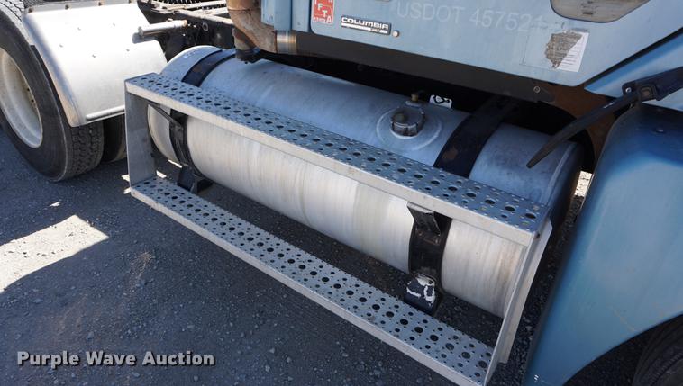 image for item DD6599 2003 Freightliner Columbia semi truck