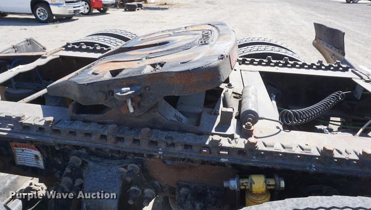 image for item DD6599 2003 Freightliner Columbia semi truck