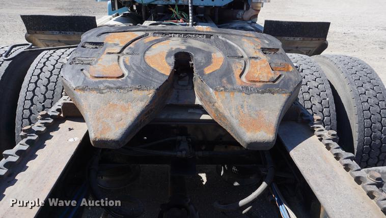 image for item DD6599 2003 Freightliner Columbia semi truck