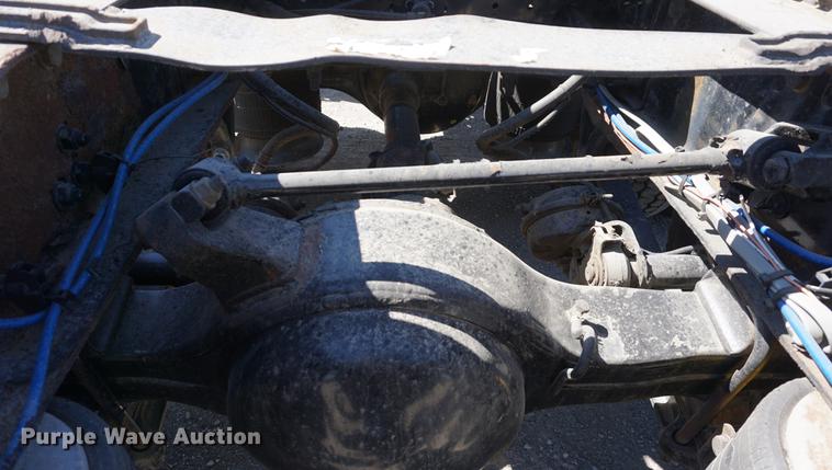 image for item DD6599 2003 Freightliner Columbia semi truck