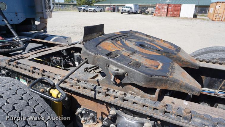 image for item DD6599 2003 Freightliner Columbia semi truck