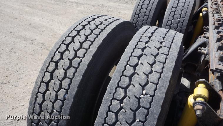 image for item DD6599 2003 Freightliner Columbia semi truck