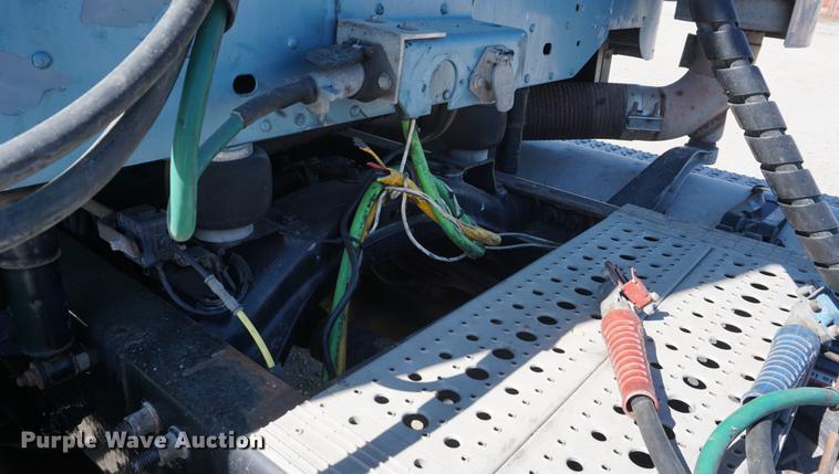 image for item DD6599 2003 Freightliner Columbia semi truck