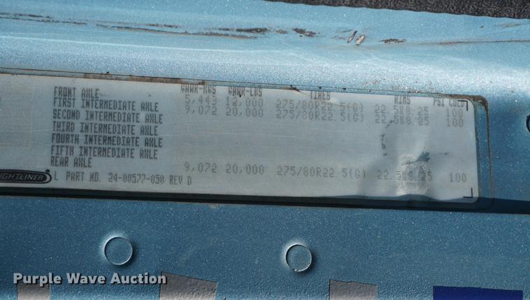 image for item DD6599 2003 Freightliner Columbia semi truck