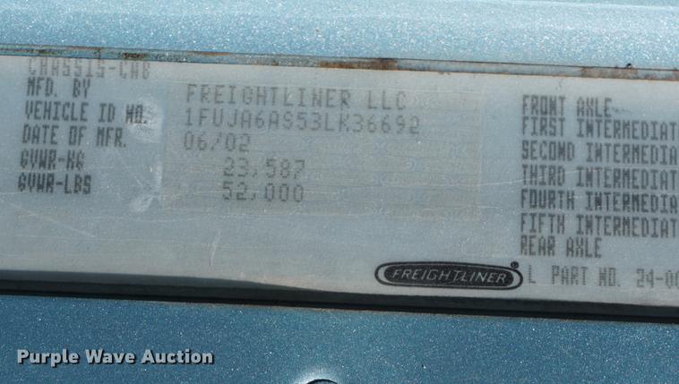 image for item DD6599 2003 Freightliner Columbia semi truck