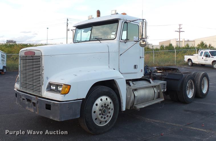 image for item DE4896 1990 Freightliner FLD semi truck