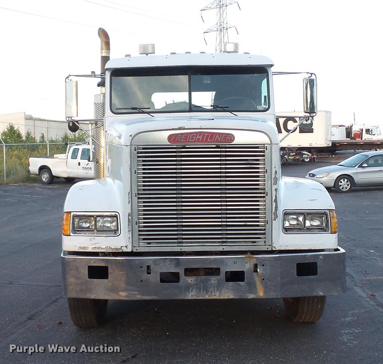 image for item DE4896 1990 Freightliner FLD semi truck