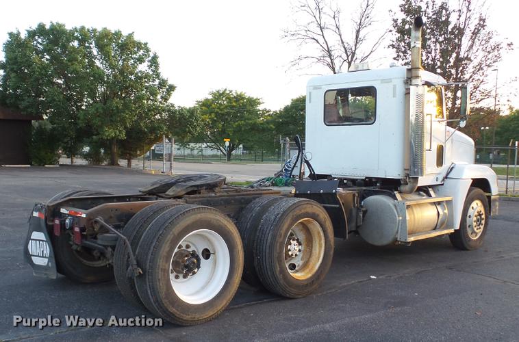 image for item DE4896 1990 Freightliner FLD semi truck