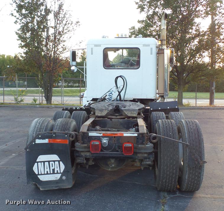 image for item DE4896 1990 Freightliner FLD semi truck