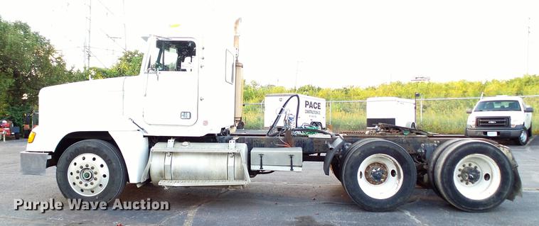 image for item DE4896 1990 Freightliner FLD semi truck