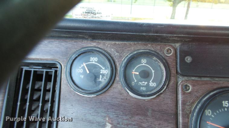 image for item DE4896 1990 Freightliner FLD semi truck