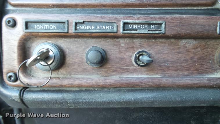 image for item DE4896 1990 Freightliner FLD semi truck