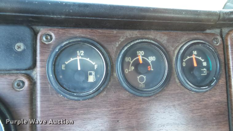 image for item DE4896 1990 Freightliner FLD semi truck