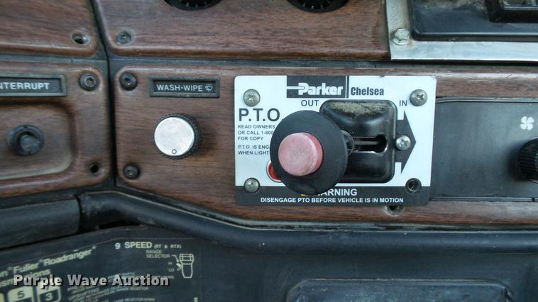 image for item DE4896 1990 Freightliner FLD semi truck