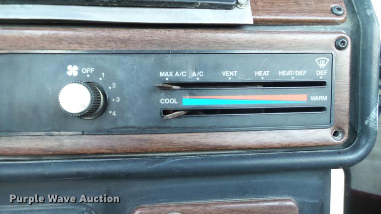 image for item DE4896 1990 Freightliner FLD semi truck