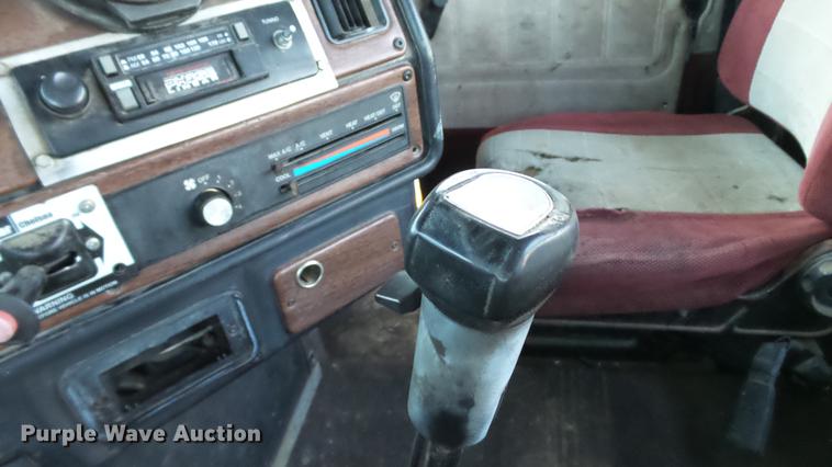 image for item DE4896 1990 Freightliner FLD semi truck