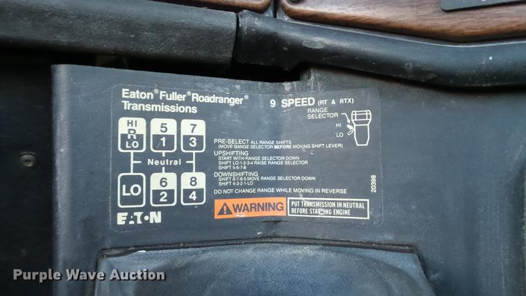 image for item DE4896 1990 Freightliner FLD semi truck