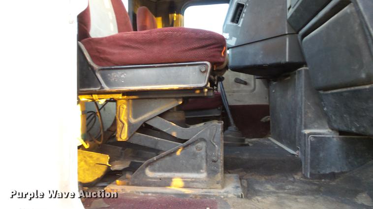 image for item DE4896 1990 Freightliner FLD semi truck