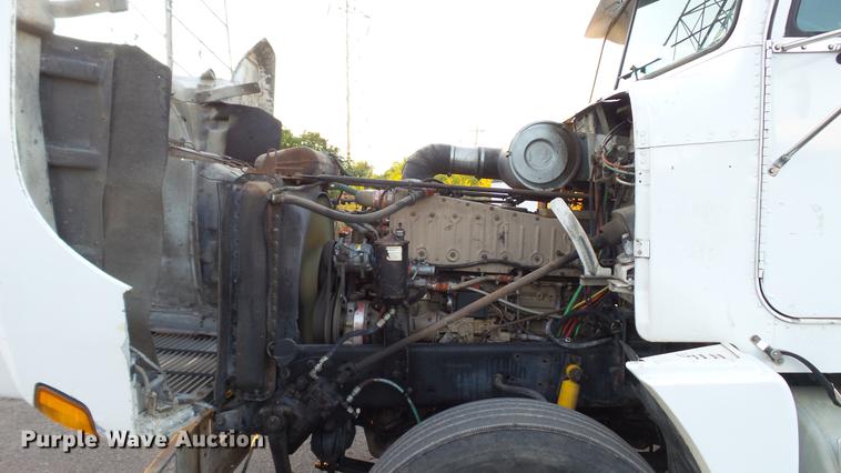 image for item DE4896 1990 Freightliner FLD semi truck