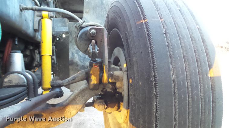 image for item DE4896 1990 Freightliner FLD semi truck