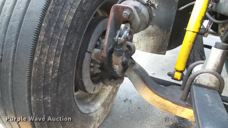 image for item DE4896 1990 Freightliner FLD semi truck