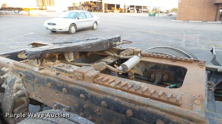 image for item DE4896 1990 Freightliner FLD semi truck