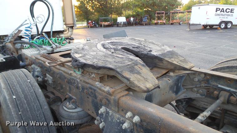 image for item DE4896 1990 Freightliner FLD semi truck