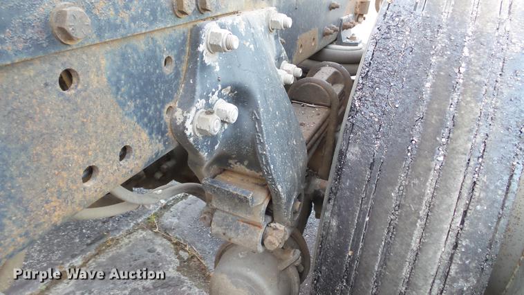 image for item DE4896 1990 Freightliner FLD semi truck