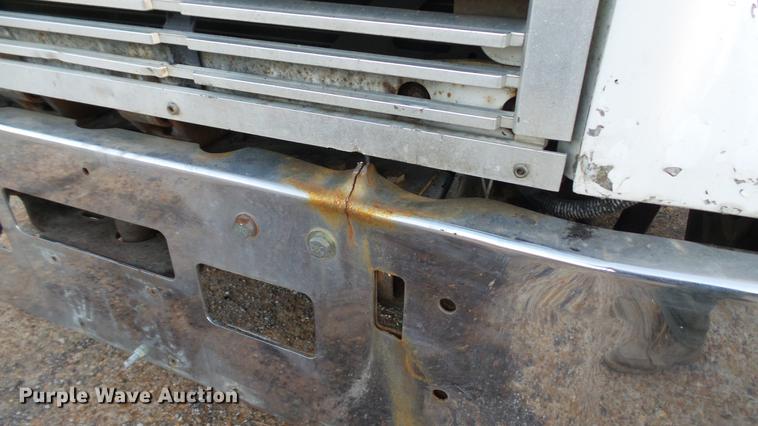 image for item DE4896 1990 Freightliner FLD semi truck