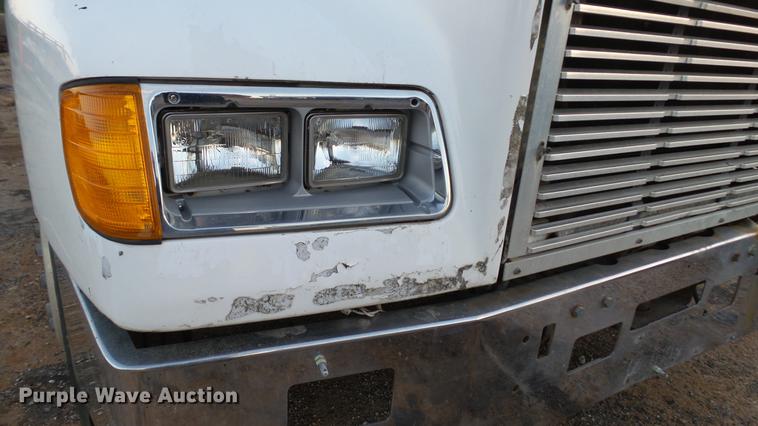 image for item DE4896 1990 Freightliner FLD semi truck