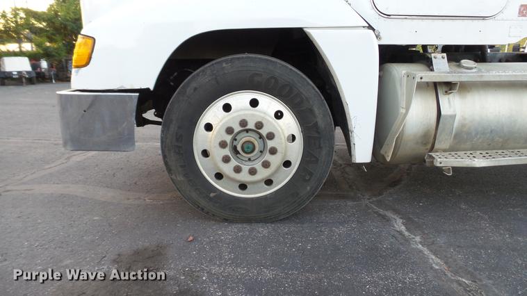 image for item DE4896 1990 Freightliner FLD semi truck