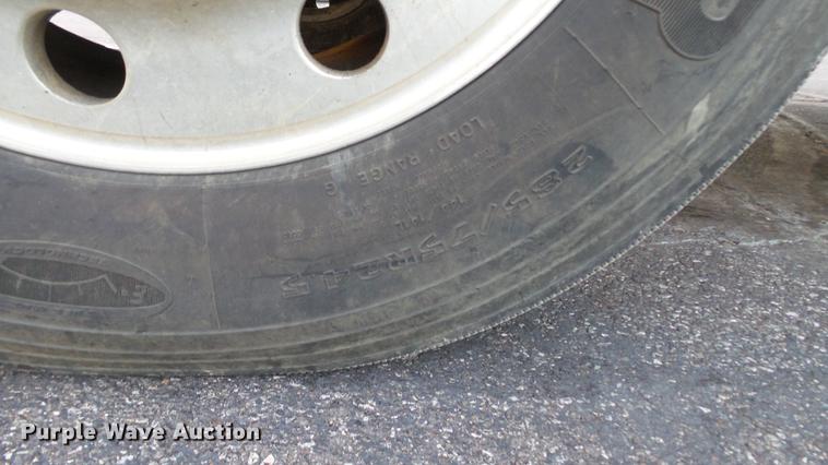 image for item DE4896 1990 Freightliner FLD semi truck