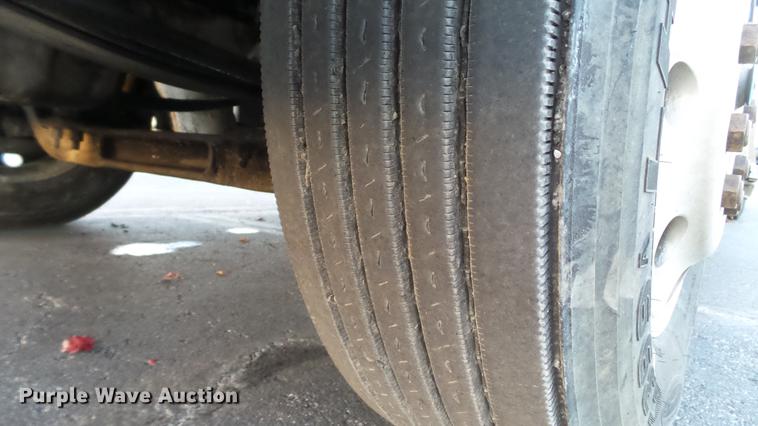 image for item DE4896 1990 Freightliner FLD semi truck