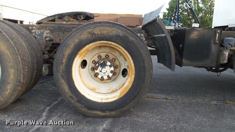 image for item DE4896 1990 Freightliner FLD semi truck