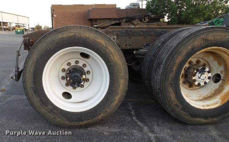 image for item DE4896 1990 Freightliner FLD semi truck