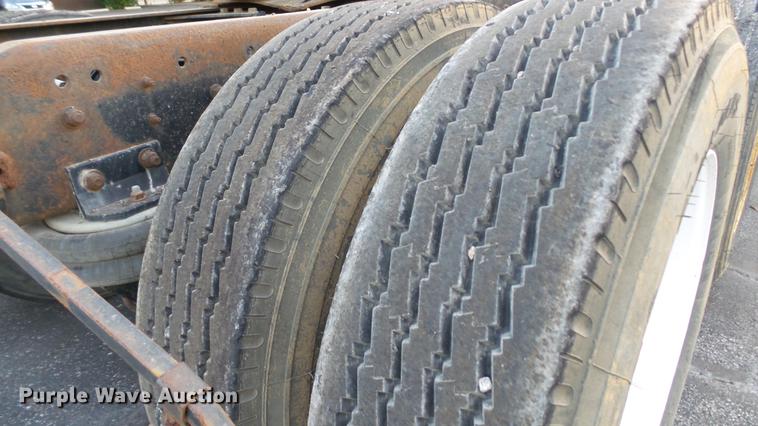 image for item DE4896 1990 Freightliner FLD semi truck