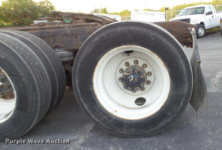 image for item DE4896 1990 Freightliner FLD semi truck