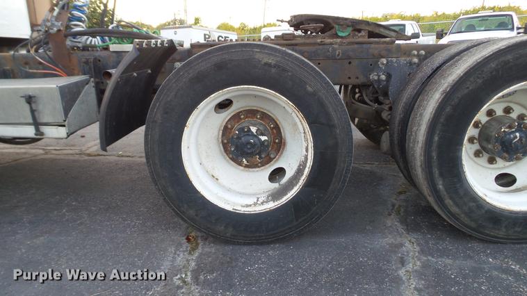 image for item DE4896 1990 Freightliner FLD semi truck