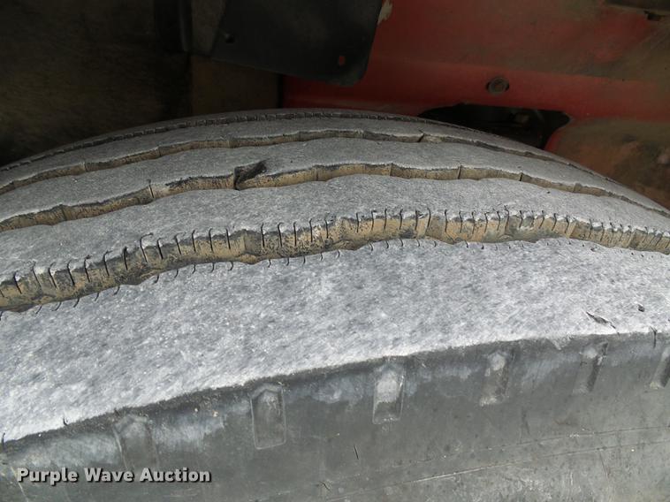 image for item DE5271 2005 International 9200i semi truck