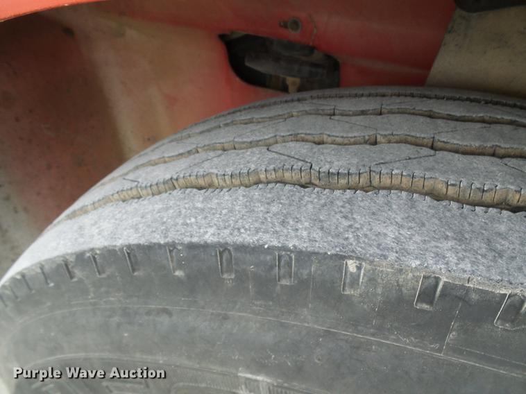 image for item DE5271 2005 International 9200i semi truck