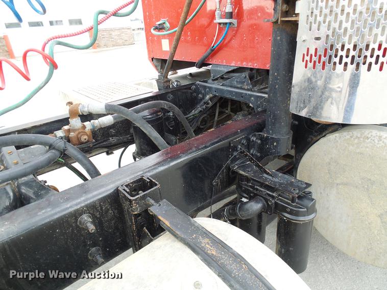 image for item DE5271 2005 International 9200i semi truck