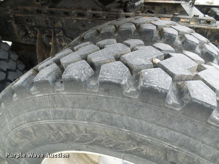 image for item DE5271 2005 International 9200i semi truck