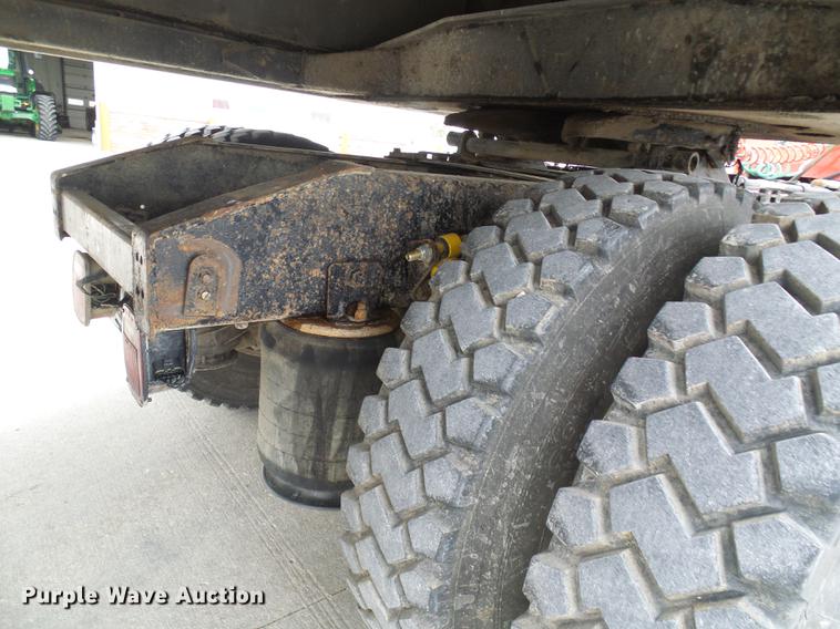 image for item DE5271 2005 International 9200i semi truck