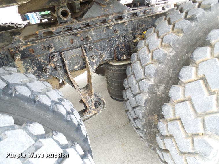 image for item DE5271 2005 International 9200i semi truck