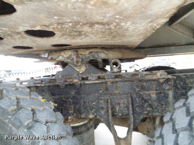 image for item DE5271 2005 International 9200i semi truck