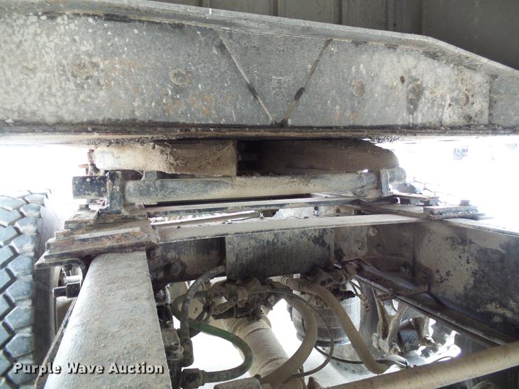 image for item DE5271 2005 International 9200i semi truck