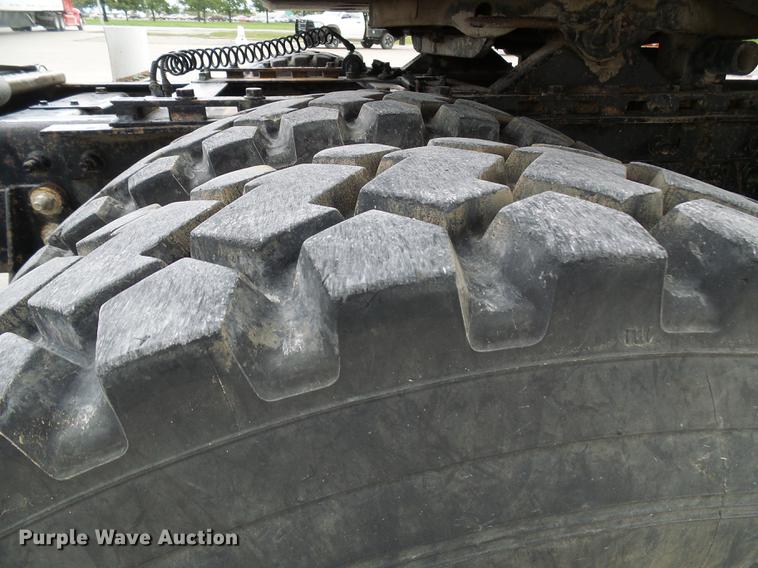 image for item DE5271 2005 International 9200i semi truck