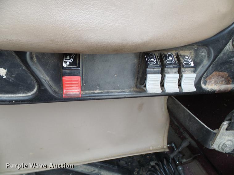 image for item DE5271 2005 International 9200i semi truck